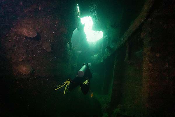 dive-sites-coron-busuanga_0004_DSC00981